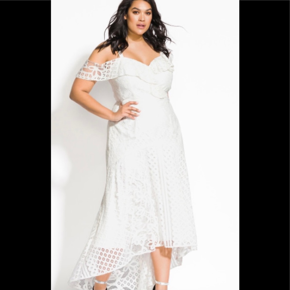 Beautiful lace sweetheart ruffle dress